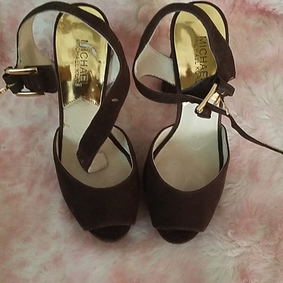 Shoes - Picture 1 of 3